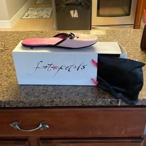 Foot pedals. Pink and black size large , never worn  traveling slippers